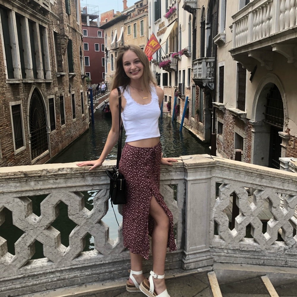 Meet your Posher, Chloe